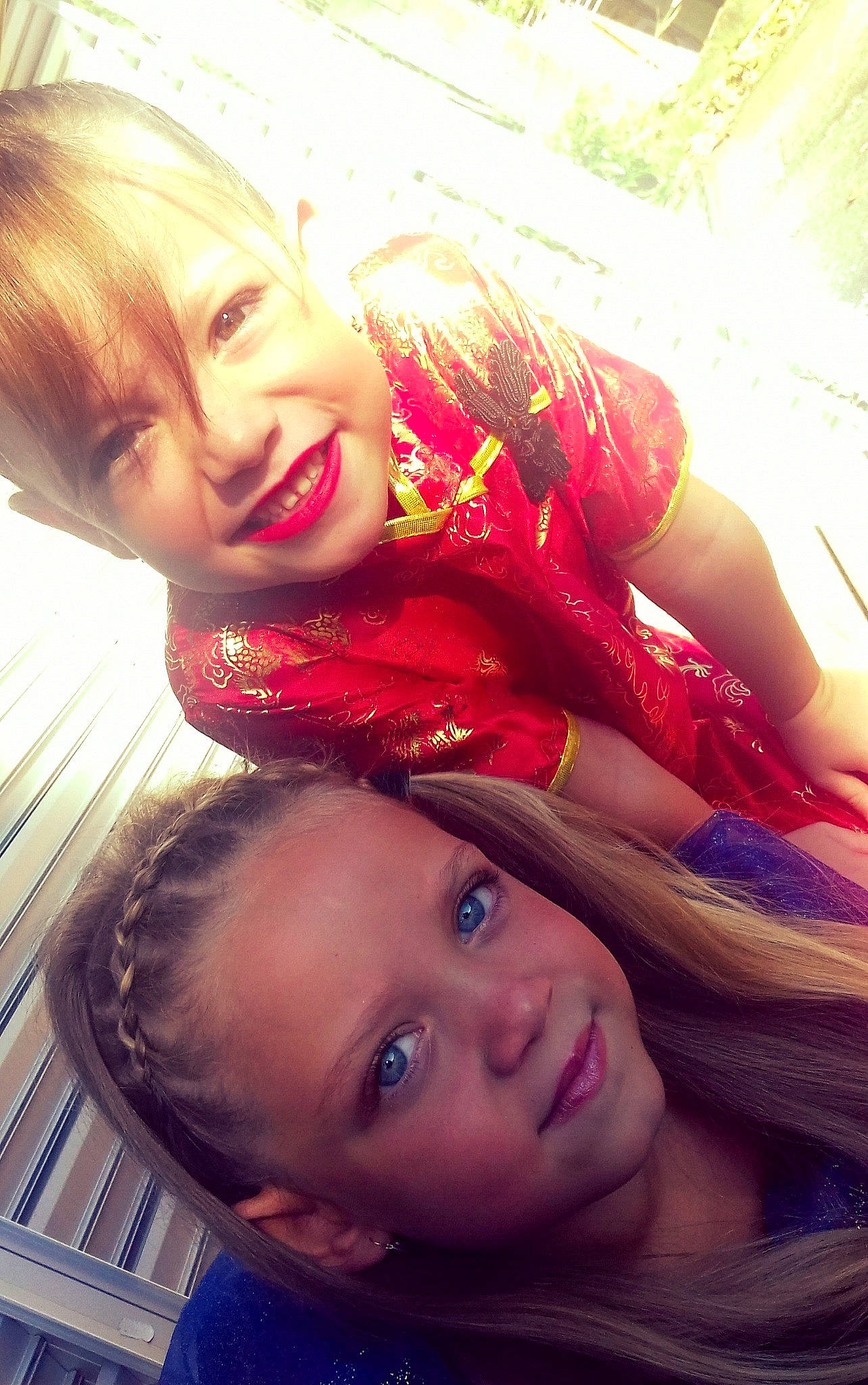 Léanne participe au concours pour gagner de l'argent avec cette photo : beauty, blond, cheek, child, emotion, eye, eyebrow, face, fun, girl, hair, hairstyle, head, human_hair_color, joy, lip, nose, person, pink, purple