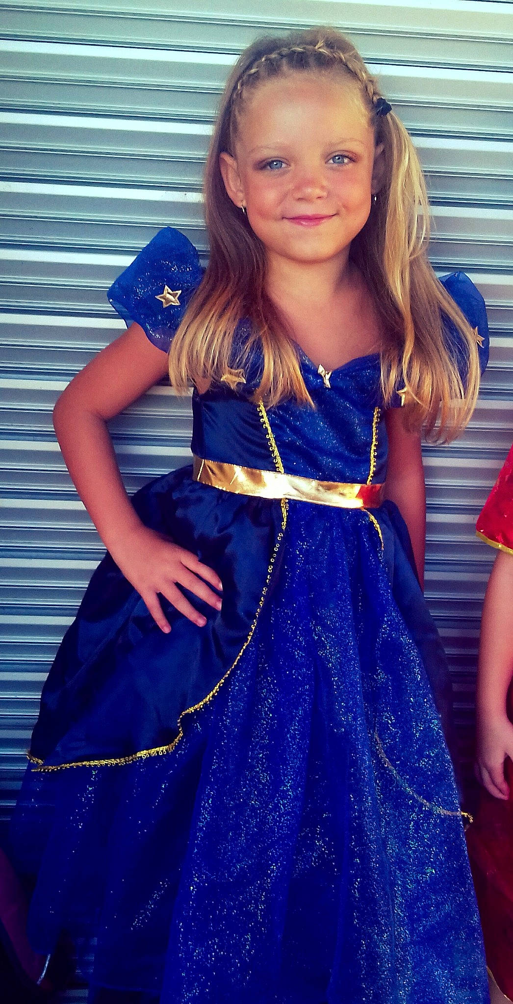 Léanne a rejoint le concours — aidez-le/la à gagner de superbes lots ! beauty, blue, child, child_model, clothing, cocktail_dress, costume, dress, electric_blue, fun, girl, hairstyle, human_hair_color, joy, lady, long_hair, model, person, smile, toddler