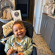 Logan participe au concours pour gagner de l'argent avec cette photo : baby, child, clothing, cute, domestic, face, food, furniture, hair, happy, head, high_chair, indoor, kitchen, person, seat, smiling, snack, table, toddler