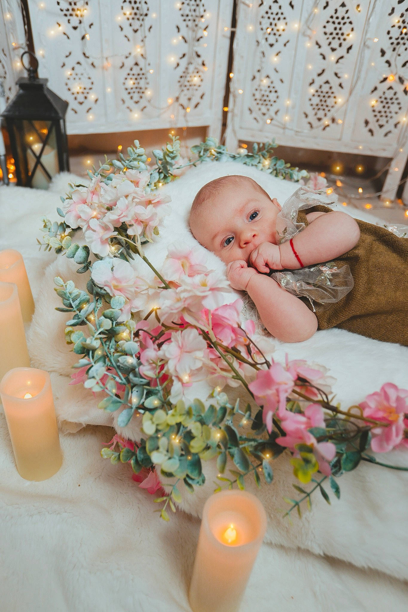 Céline a rejoint le concours — aidez-le/la à gagner de superbes lots ! baby, baby_safety, baby_toddler_clothing, candle, child, comfort, event, floral_design, flower, flower_arranging, happy, linens, orange, peach, person, petal, pink, room, toddler, wax