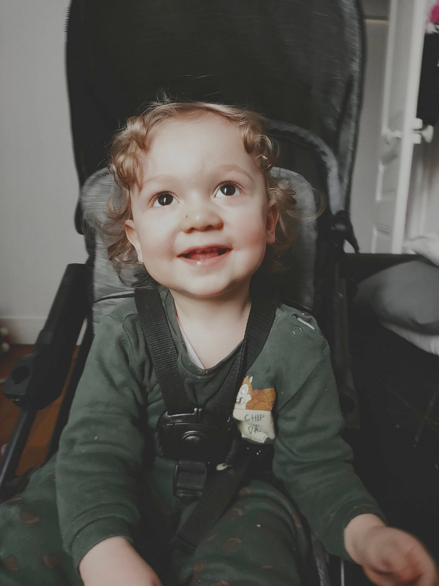 Maxim participe au concours pour gagner de l'argent avec cette photo : chair, cheek, child, comfort, eye, fashion_accessory, flash_photography, fun, hairstyle, happy, hat, iris, joy, lap, people, person, sitting, skin, smile, sun_hat