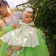 Kaélou a rejoint le concours — aidez-le/la à gagner de superbes lots ! adult, baby, bonnet, cap, clothing, dress, eveningdress, face, fashion, female, flower, flowerarrangement, flowerbouquet, formalwear, gown, hat, head, person, plant, woman
