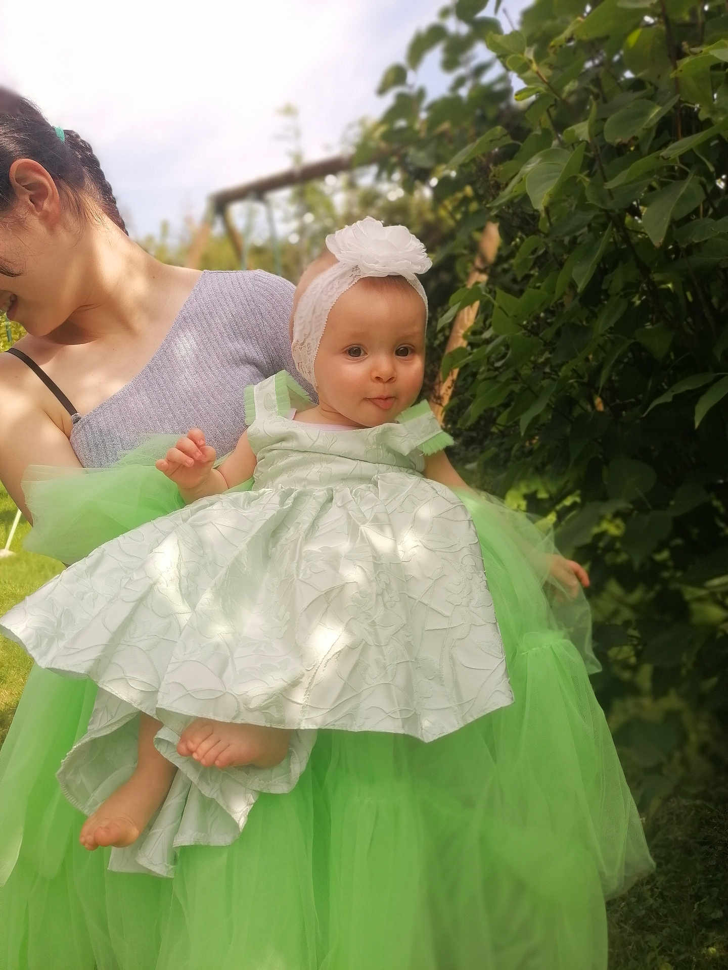 Kaélou a rejoint le concours — aidez-le/la à gagner de superbes lots ! adult, baby, bonnet, cap, clothing, dress, eveningdress, face, fashion, female, flower, flowerarrangement, flowerbouquet, formalwear, gown, hat, head, person, plant, woman