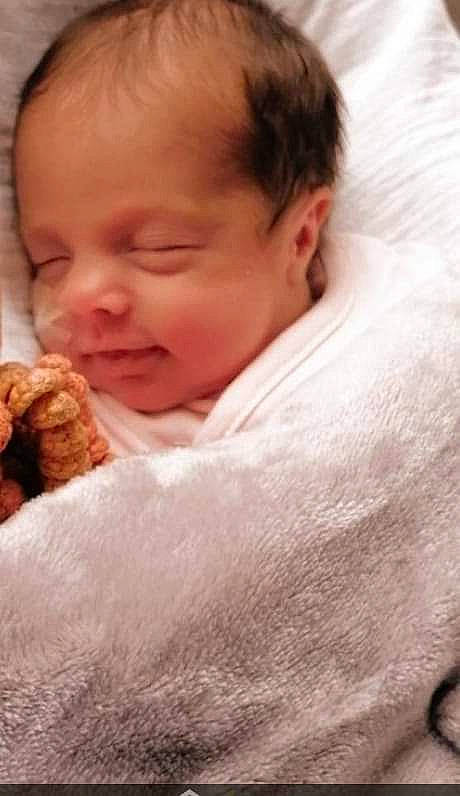 Camelia participe au concours pour gagner de l'argent avec cette photo : baby, baby_sleeping, bedtime, cheek, child, close_up, comfort, ear, eyelash, fur, gesture, hair, happy, head, lip, mouth, nose, person, skin, toddler