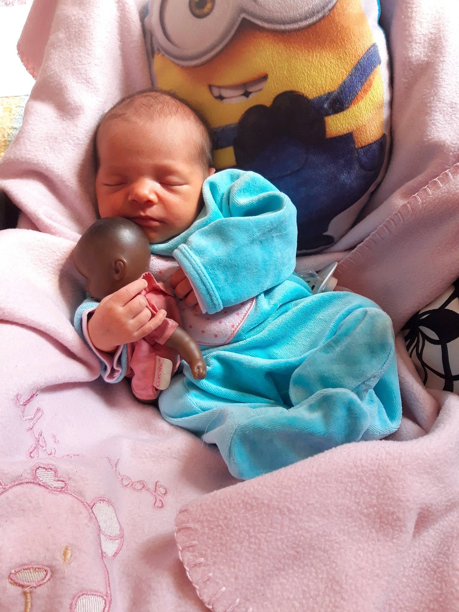 Thalyana a rejoint le concours — aidez-le/la à gagner de superbes lots ! baby, bedtime, birth, cheek, child, comfort, head, person, product, skin, sleep, smile, toddler