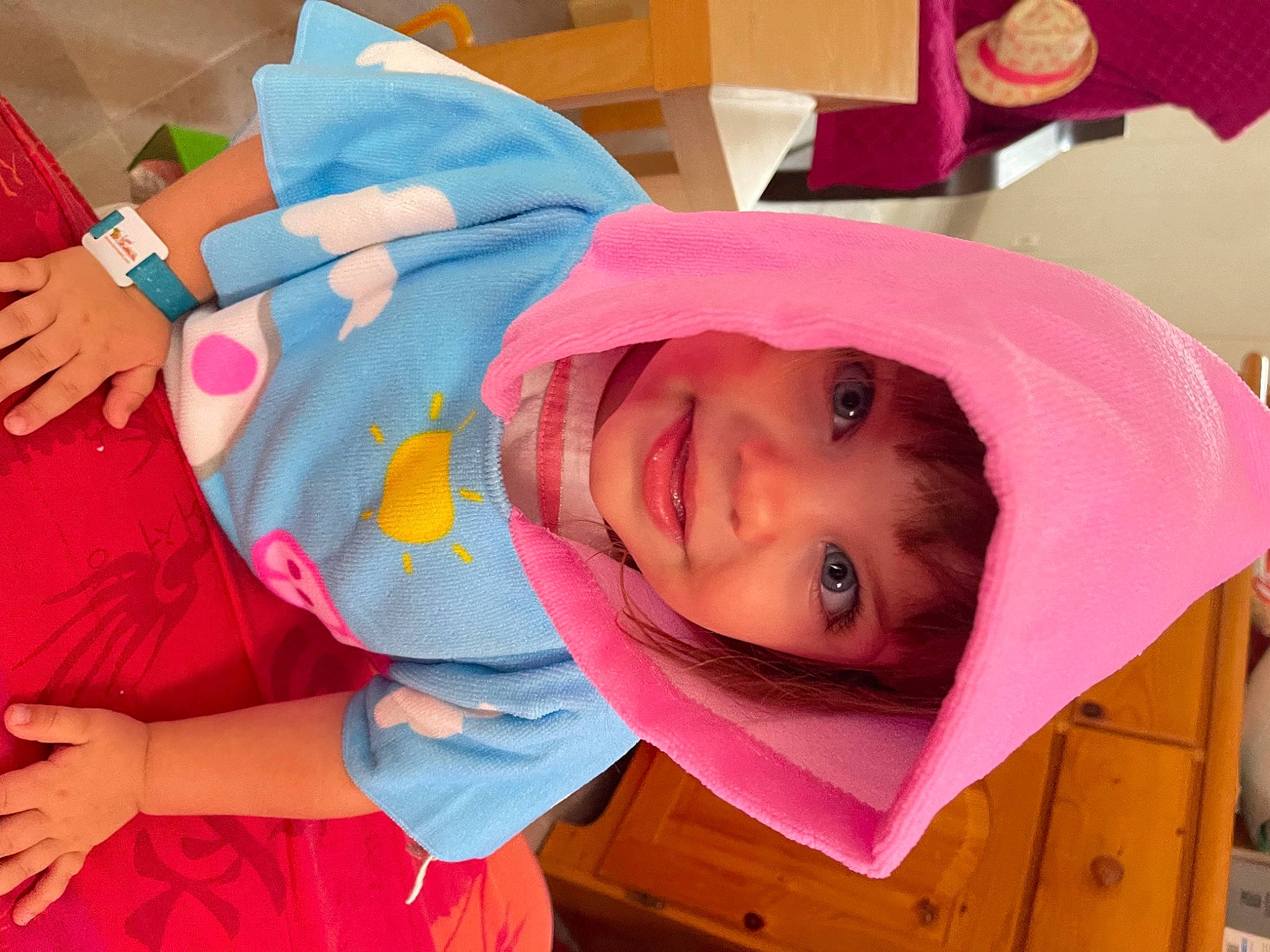 Ceiyana a rejoint le concours — aidez-le/la à gagner de superbes lots ! baby, baby_products, baby_toddler_clothing, child, fashion_accessory, fun, happy, headgear, headwear, human_body, joy, leisure, magenta, mouth, person, pink, play, purple, skin, smile