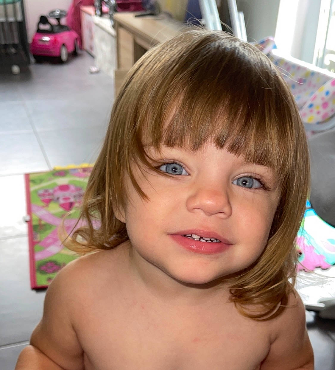 Ceiyana a rejoint le concours — aidez-le/la à gagner de superbes lots ! bangs, bathing, cheek, chest, ear, eyebrow, eyelash, forehead, happy, head, iris, jaw, lip, mouth, neck, nose, person, pink, skin, smile