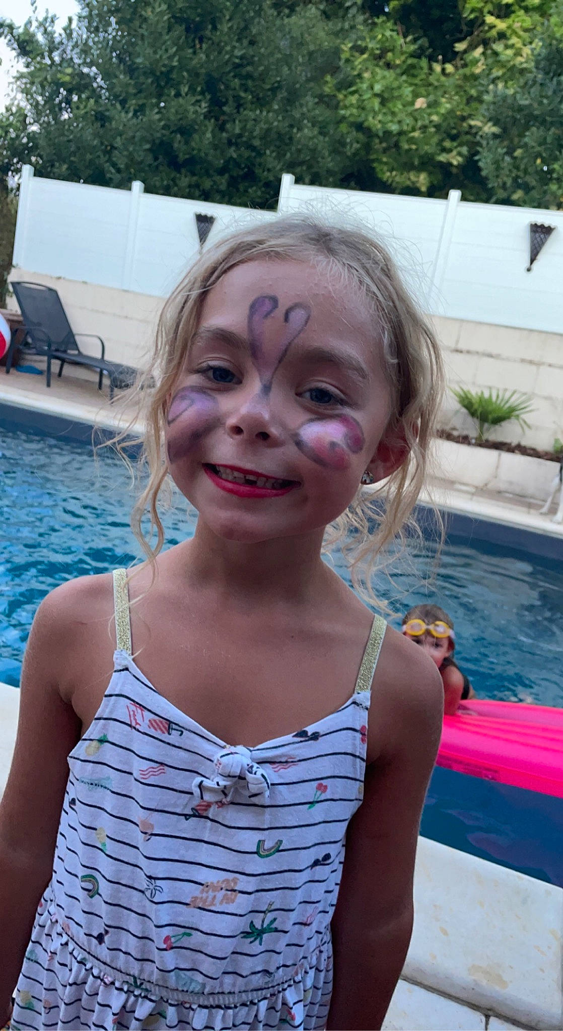 Lilina a rejoint le concours — aidez-le/la à gagner de superbes lots ! blond, chest, child, event, fun, happy, iris, joy, laugh, leisure, lip, magenta, mouth, person, pink, recreation, skin, smile, swimming_pool, toddler