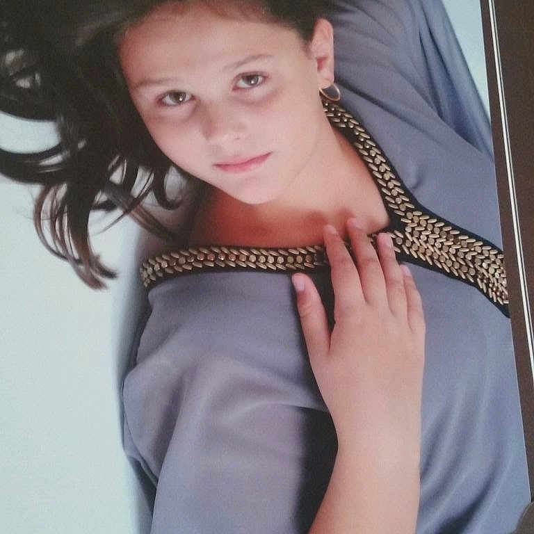 Ilona participe au concours pour gagner de l'argent avec cette photo :