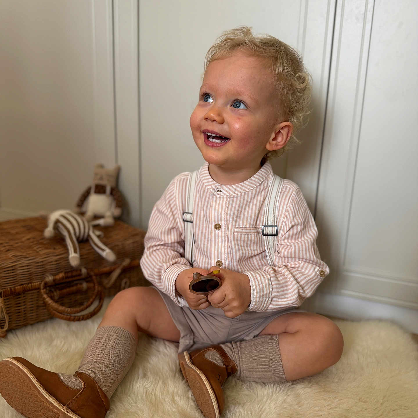 Marcelino a rejoint le concours — aidez-le/la à gagner de superbes lots ! baby, bodypart, clothing, couch, face, finger, footwear, furniture, hand, hardwood, head, hosiery, person, photography, portrait, shoe, shorts, sitting, sock, wood