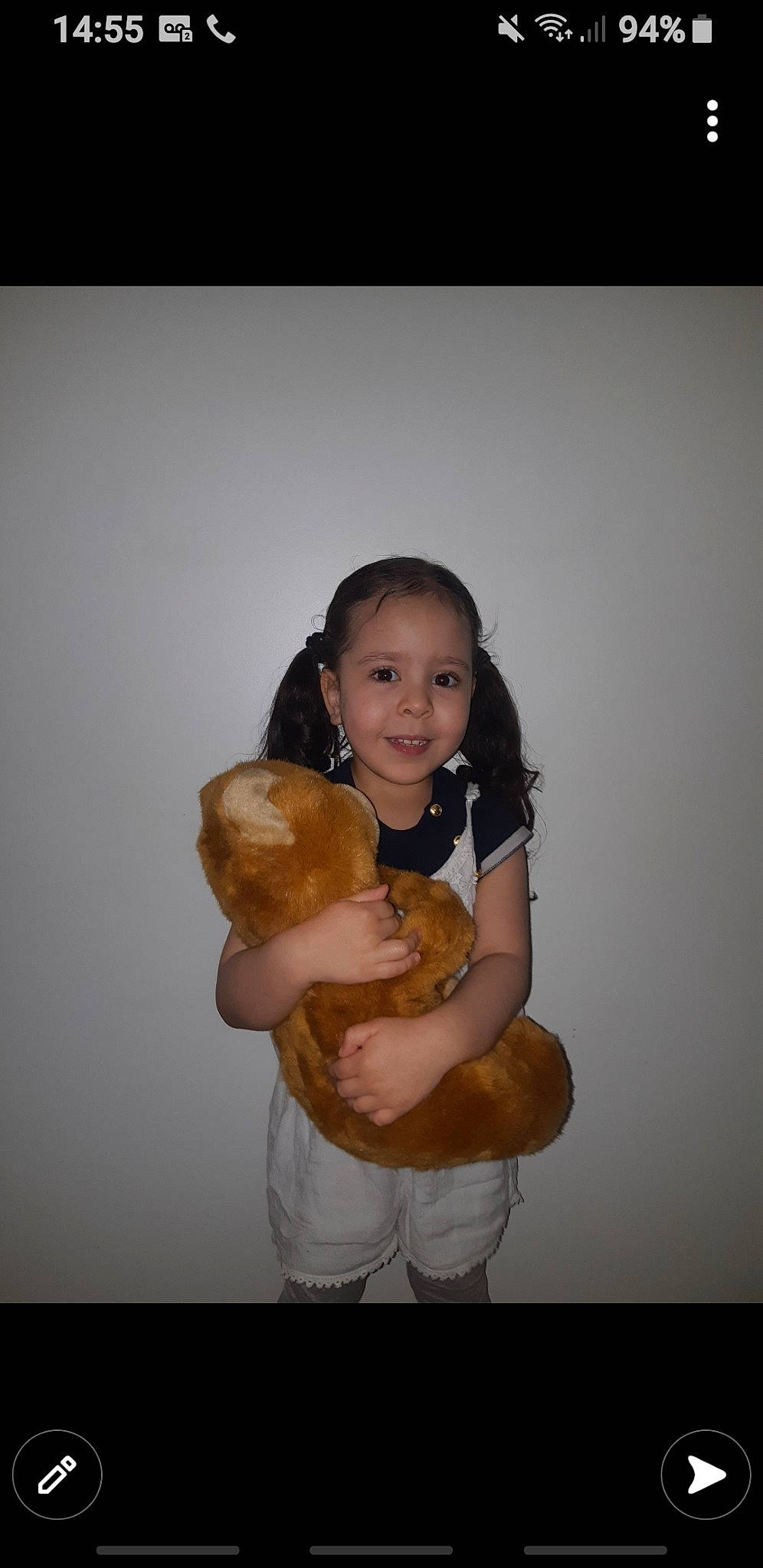 Sirine a rejoint le concours — aidez-le/la à gagner de superbes lots ! abdomen, baby, chest, elbow, face, fashion_design, flash_photography, formal_wear, fur, gesture, happy, human_leg, jewellery, joy, person, sleeve, smile, stomach, thigh, toddler