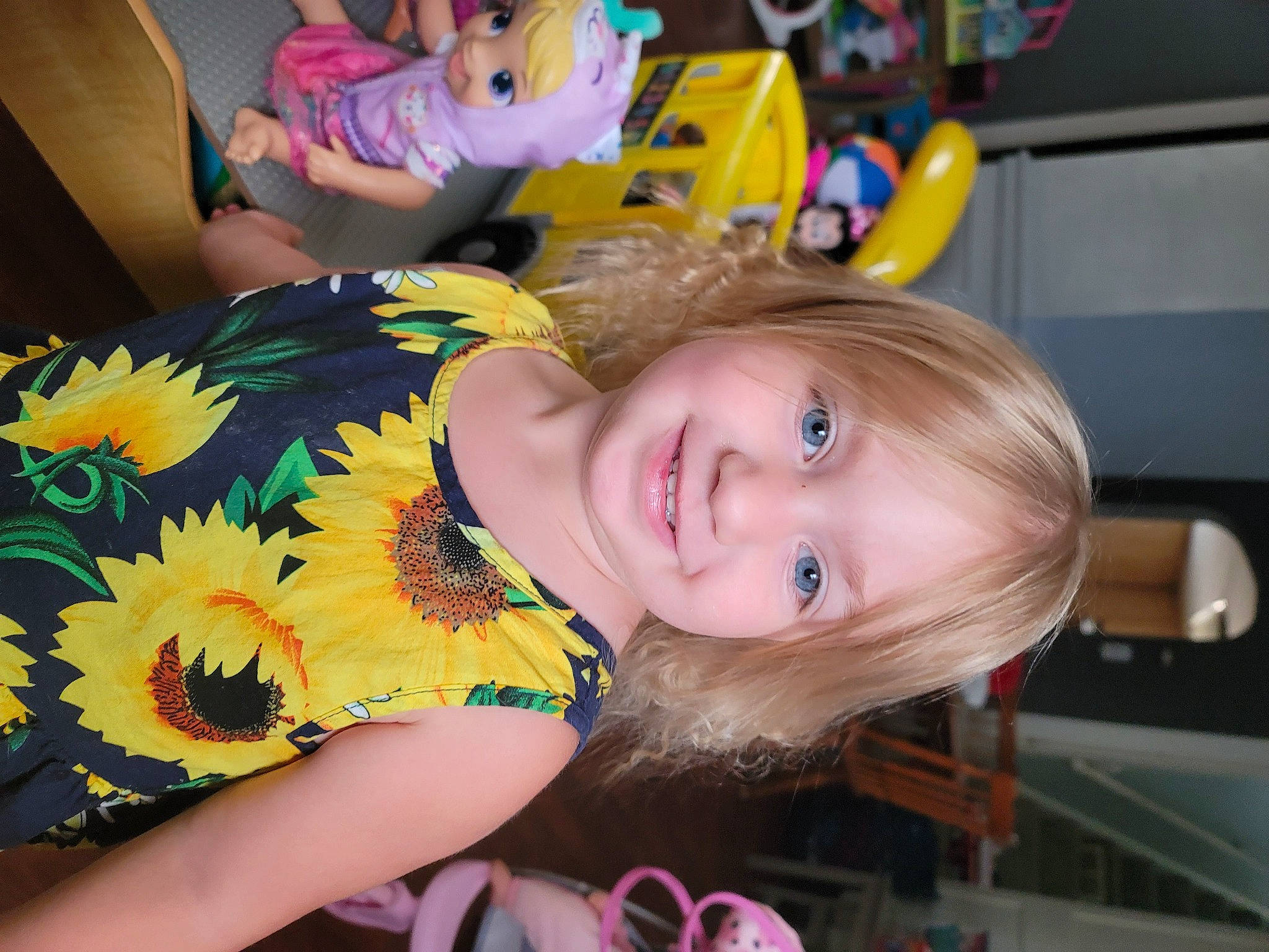 Destiny is registered to the contest to win money with this photo: blond, child, fun, happy, iris, joy, kitchen_appliance, leisure, party, pattern, person, plant, room, smile, sunflower, t_shirt, toddler, toy, vacation, visual_arts