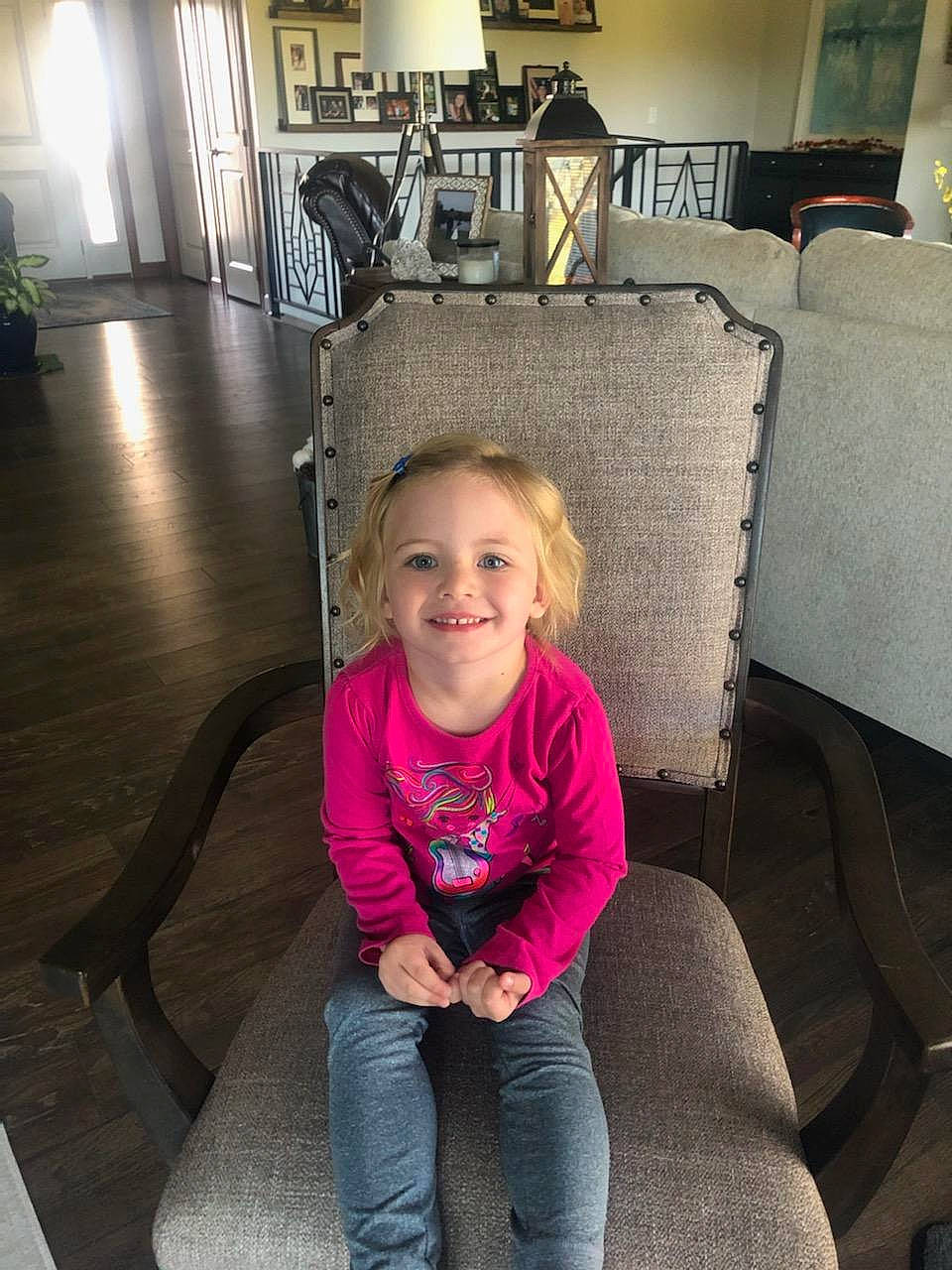 Jojo is registered to the contest to win money with this photo: chair, child, couch, face, family, furniture, head, joy, people, person, sitting, smile, toddler, tree, vacation