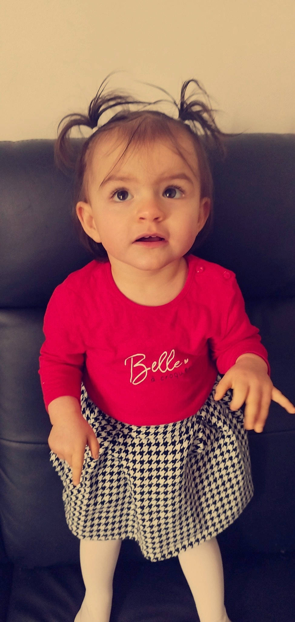 Victoire a rejoint le concours — aidez-le/la à gagner de superbes lots ! baby, baby_toddler_clothing, beauty, cheek, child, cool, eyelash, face, hair, happy, head, iris, organ, pattern, person, sleeve, smile, standing, t_shirt, toddler