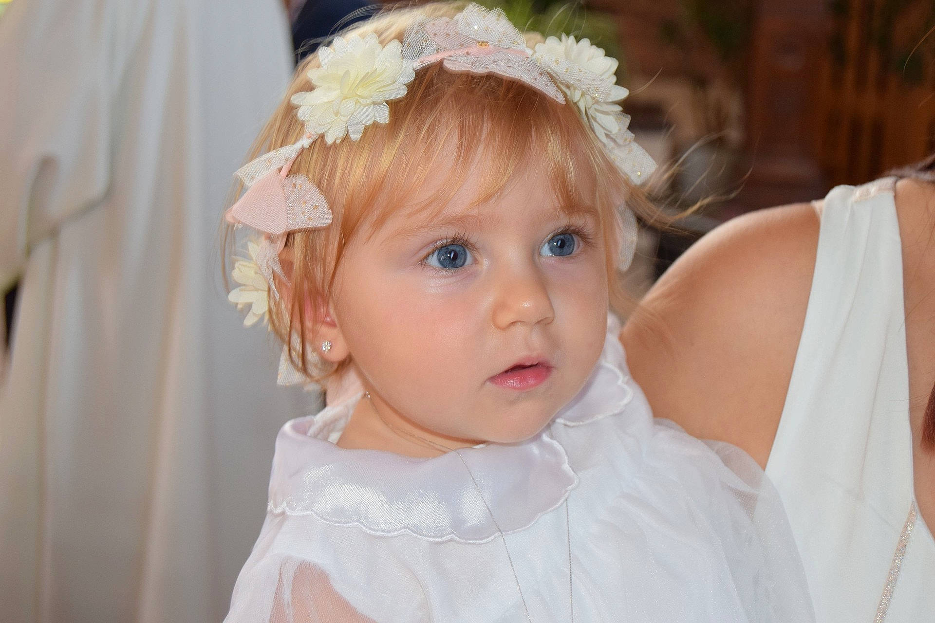 Milana participe au concours pour gagner de l'argent avec cette photo : bridal_accessory, bride, child, child_model, flower_girl, girl, gown, hair_accessory, happiness, headband, headpiece, human_hair_color, infant, iris, person, skin, toddler, veil