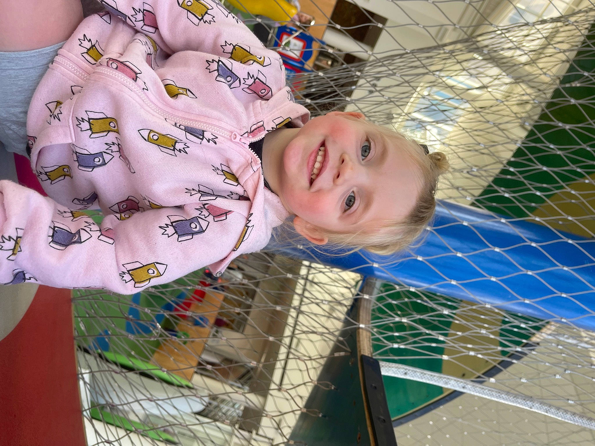Amia is registered to the contest to win money with this photo: baby, baby_laughing, baby_toddler_clothing, chain_link_fencing, child, fence, fun, happy, joy, leisure, mesh, net, pattern, person, play, product, recreation, smile, toddler, vacation