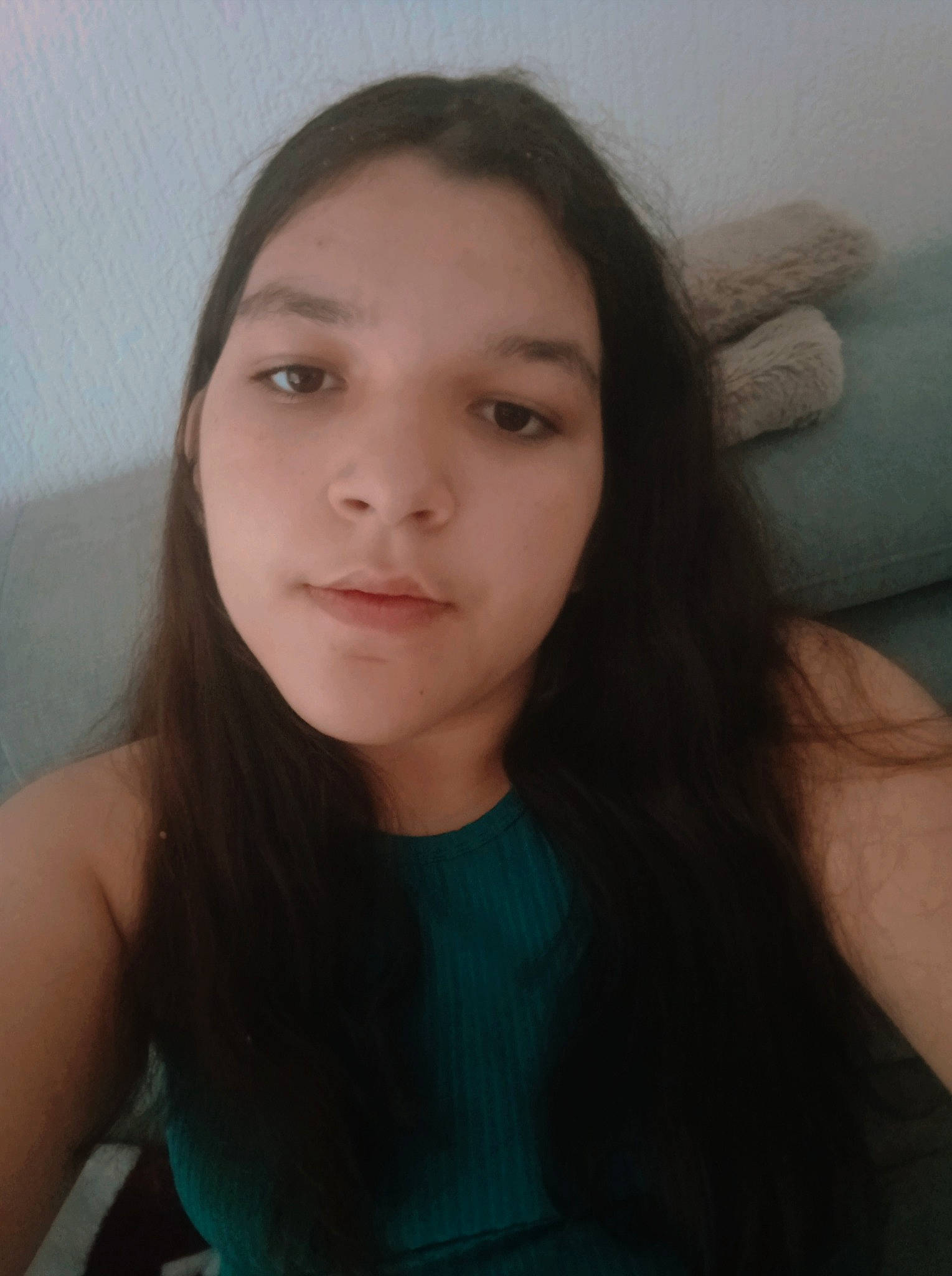 Thays participe au concours pour gagner de l'argent avec cette photo : black_hair, cheek, chin, eyebrow, eyelash, flash_photography, forehead, gesture, hair, happy, iris, jaw, layered_hair, lip, long_hair, mouth, neck, nose, person, shoulder