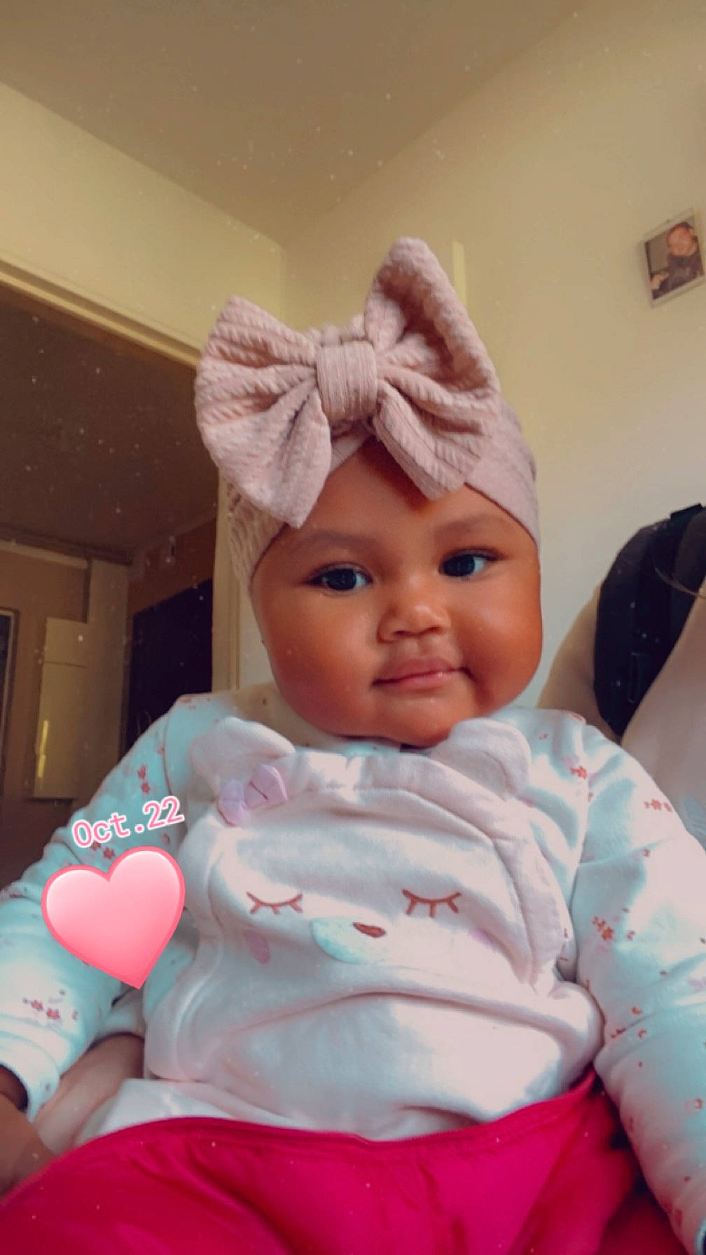 Dior a rejoint le concours — aidez-le/la à gagner de superbes lots ! baby, baby_toddler_clothing, cap, cheek, chin, comfort, eyebrow, eyelash, face, finger, fun, happy, head, headgear, headpiece, headwear, person, pink, skin, sleeve