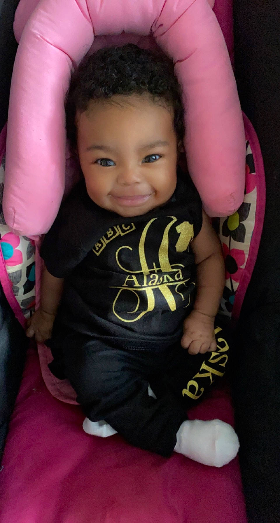 Alaska is registered to the contest to win money with this photo: arm, baby_toddler_clothing, cheek, eye, face, flash_photography, gesture, hair, hand, head, human_body, iris, joint, joy, leg, lip, neck, nose, person, skin