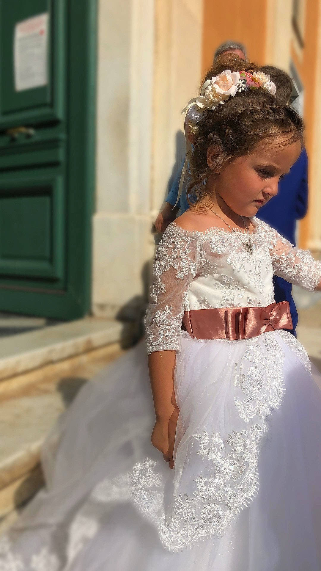 Ghjulia-maria a rejoint le concours — aidez-le/la à gagner de superbes lots ! bridal_accessory, bridal_clothing, bride, dress, fashion_accessory, flower, flower_girl, girl, gown, hair_accessory, hairstyle, headpiece, jewellery, lace, lady, outerwear, person, shoulder, textile, veil