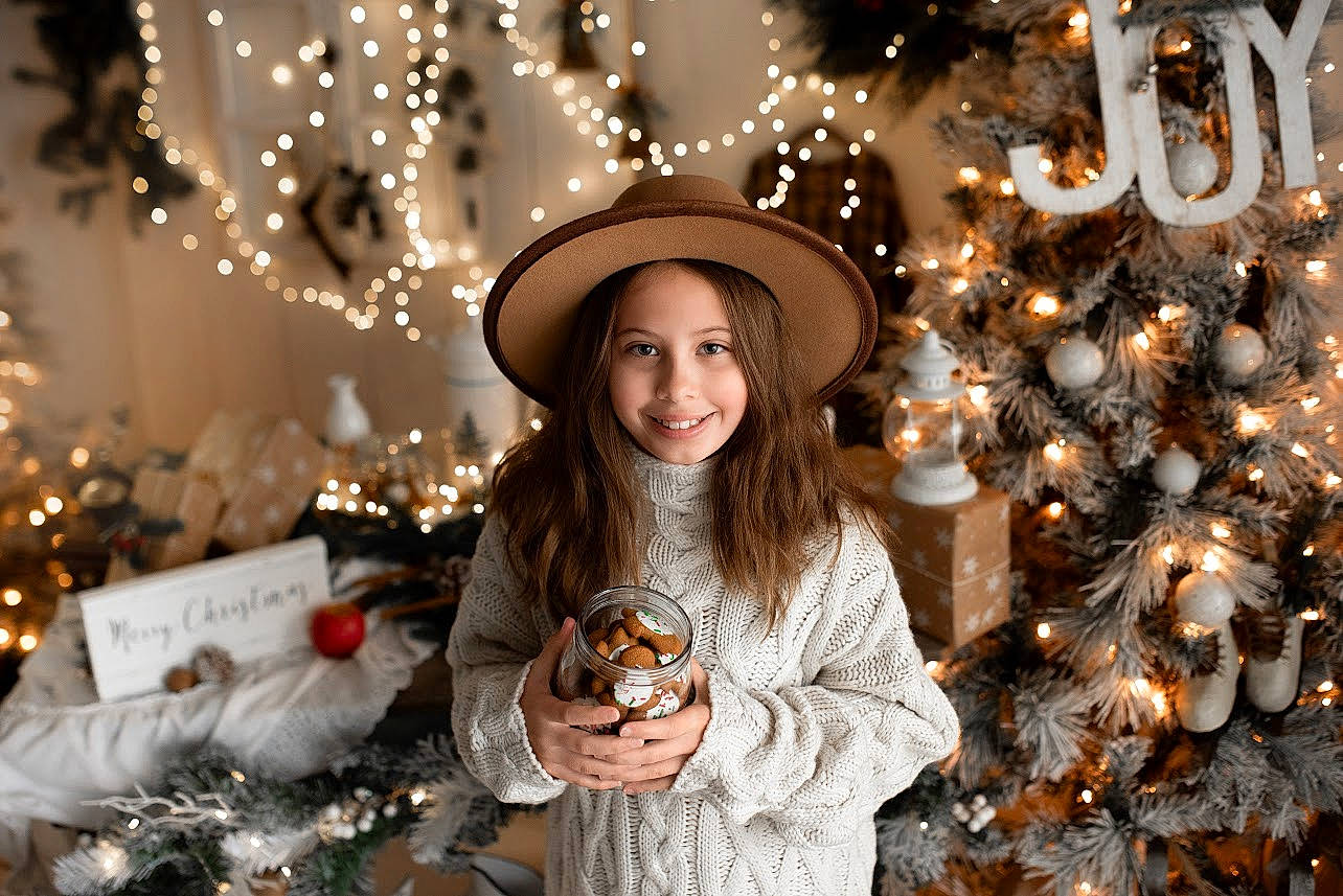 Izabella joined the competition — help win amazing prizes! beauty, christmas, christmas_decoration, christmas_ornament, clothing, event, facial_expression, fashion, flash_photography, fun, happy, joy, light, lighting, ornament, people, person, photograph, plant, smile