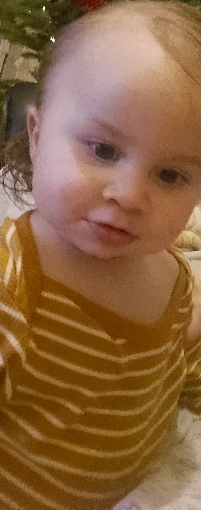 Jade a rejoint le concours — aidez-le/la à gagner de superbes lots ! baby, baby_toddler_clothing, cheek, child, chin, ear, eyelash, finger, forehead, fun, happy, iris, jaw, lip, mouth, neck, nose, person, skin, sleeve