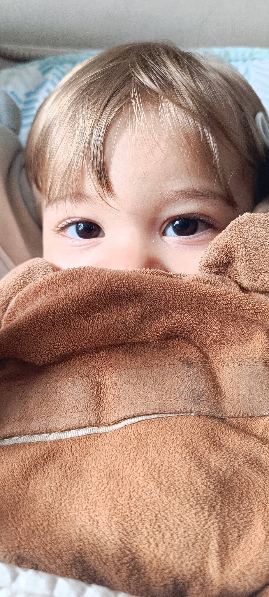 Arsène participe au concours pour gagner de l'argent avec cette photo : beauty, cheek, ear, eye, eyebrow, eyelash, forehead, gesture, happy, human_body, iris, jaw, lip, mouth, nose, organ, person, selfie, skin, smile