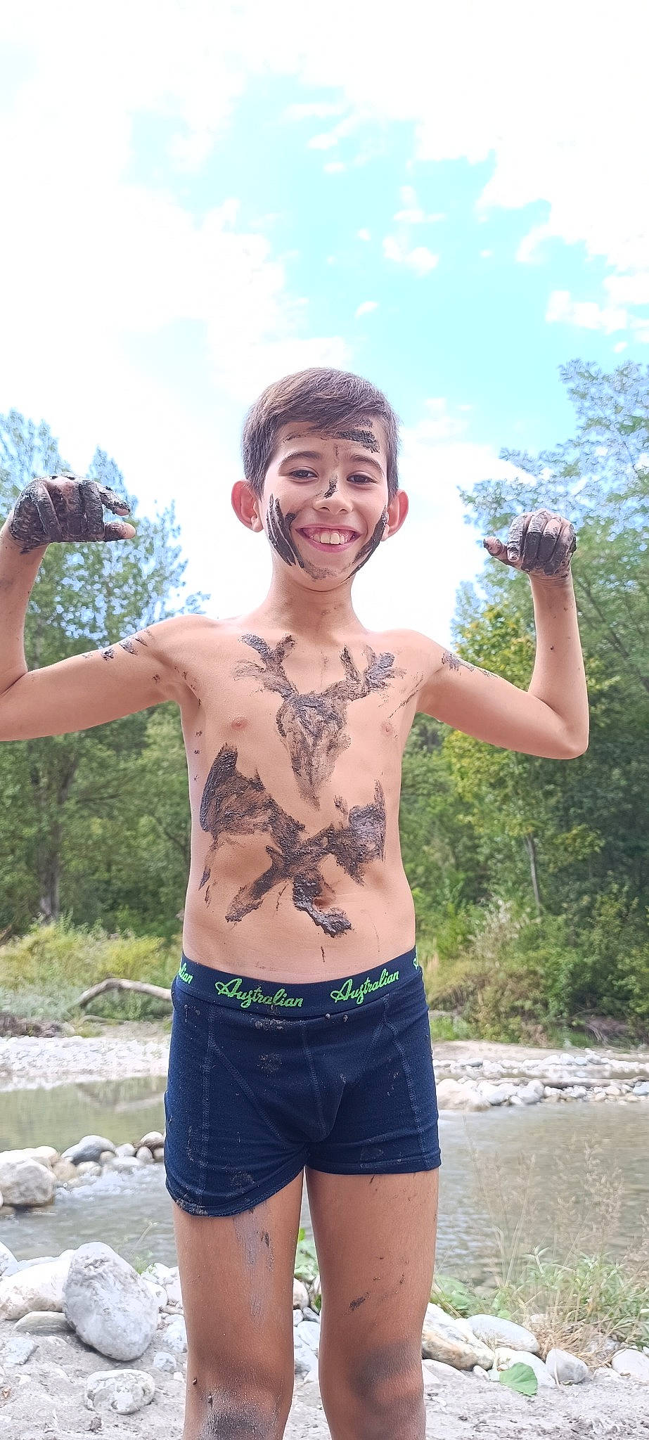 Tyler a rejoint le concours — aidez-le/la à gagner de superbes lots ! abdomen, art, barechested, beard, chest, cloud, cool, gesture, grass, happy, human_body, joy, muscle, person, plant, sky, smile, t_shirt, tattoo, temporary_tattoo