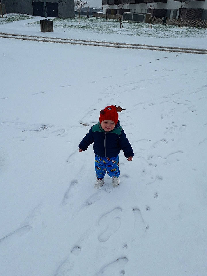 Abdel-karim a rejoint le concours — aidez-le/la à gagner de superbes lots ! blizzard, freezing, fun, headwear, ice, joy, person, recreation, snow, winter, winter_sport, winter_storm