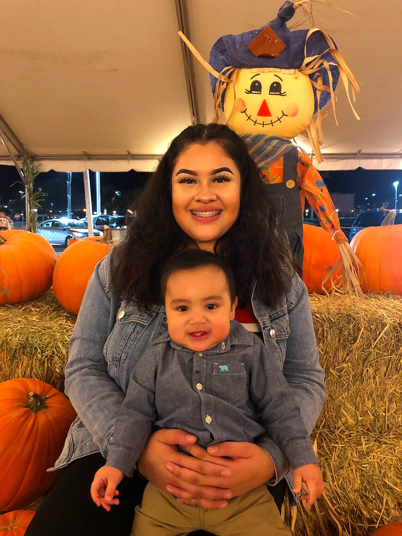 Armando is registered to the contest to win money with this photo: calabaza, cucurbita, face, fawn, fun, gourd, head, joy, person, plant, pumpkin, smile, trick_or_treat, winter_squash