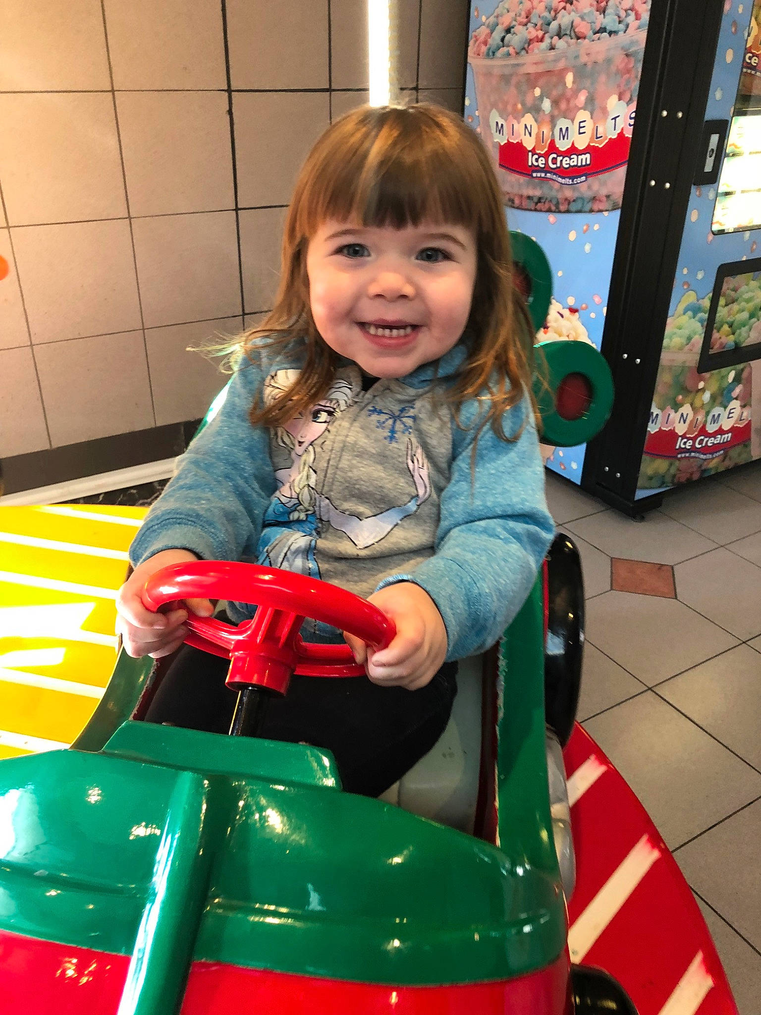 Evianna is registered to the contest to win money with this photo: child, fun, joy, person, play, smile, toddler