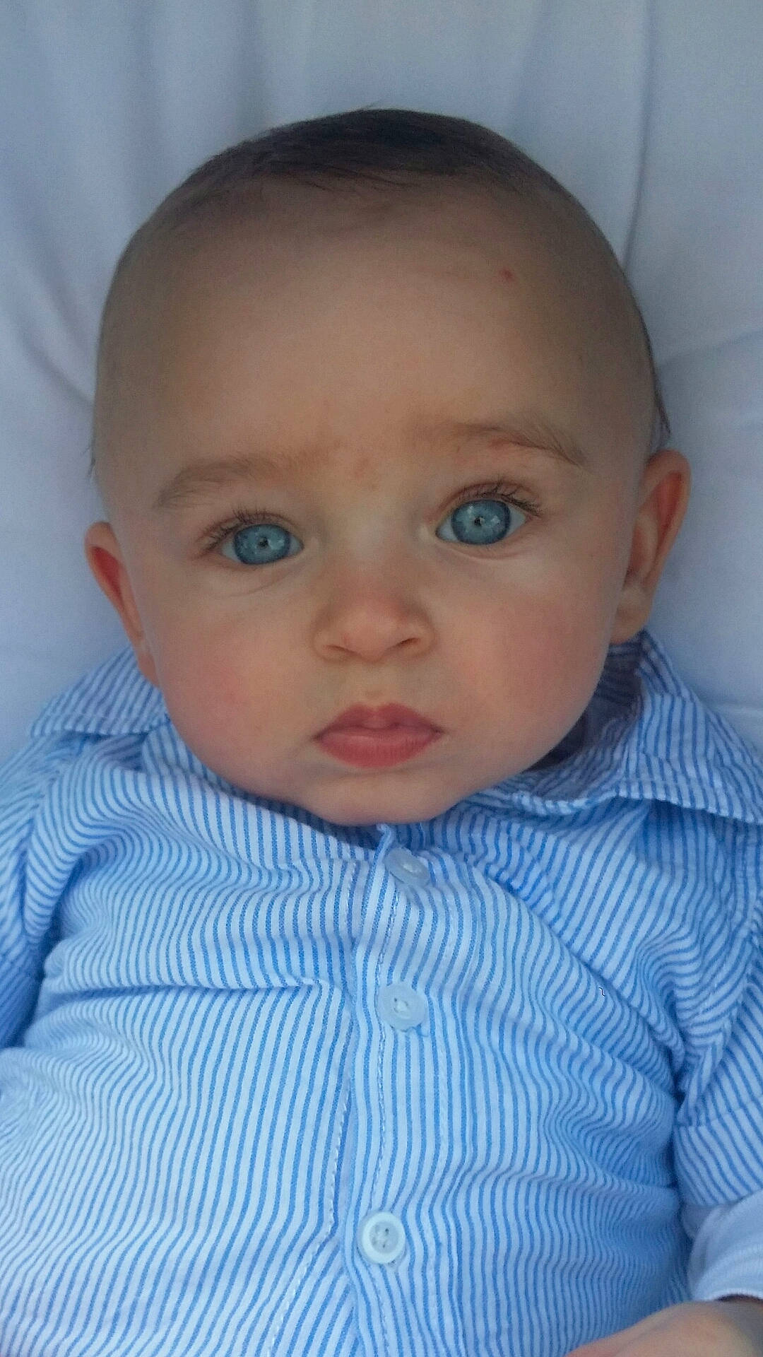 Sofiane participe au concours pour gagner de l'argent avec cette photo : baby, blue, cheek, child, chin, close_up, ear, eye, eyebrow, face, forehead, head, iris, lip, mouth, neck, nose, person, skin, toddler