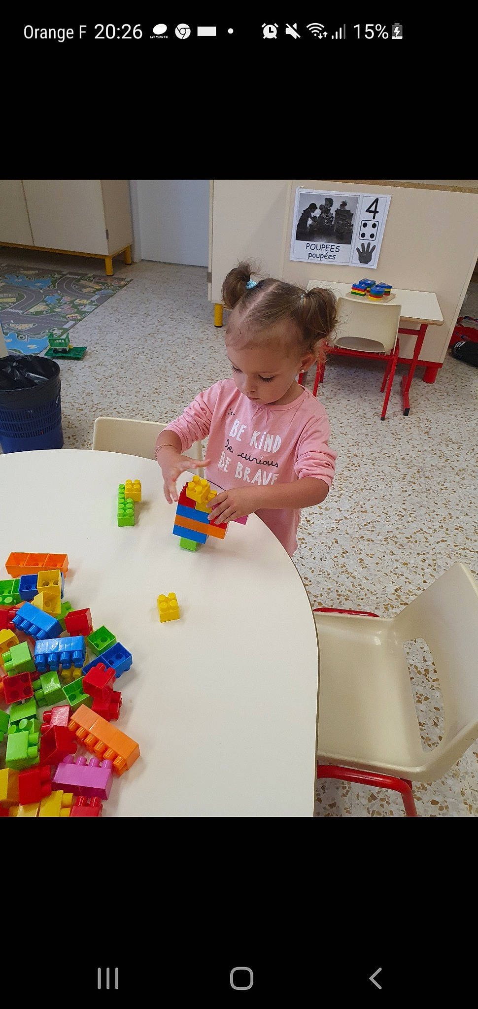 Célia participe au concours pour gagner de l'argent avec cette photo : baby, chair, child, desk, educational_toy, event, flooring, fun, leisure, person, plastic, play, recreation, room, sharing, t_shirt, table, toddler, toy, toy_block