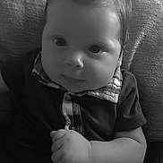 Solan a rejoint le concours — aidez-le/la à gagner de superbes lots ! baby, infant, child, black_and_white, portrait, cushion, clothing, short_sleeve, hand, face, hair, indoors, cute, newborn, expression, sitting, soft_light, closeup, young, person