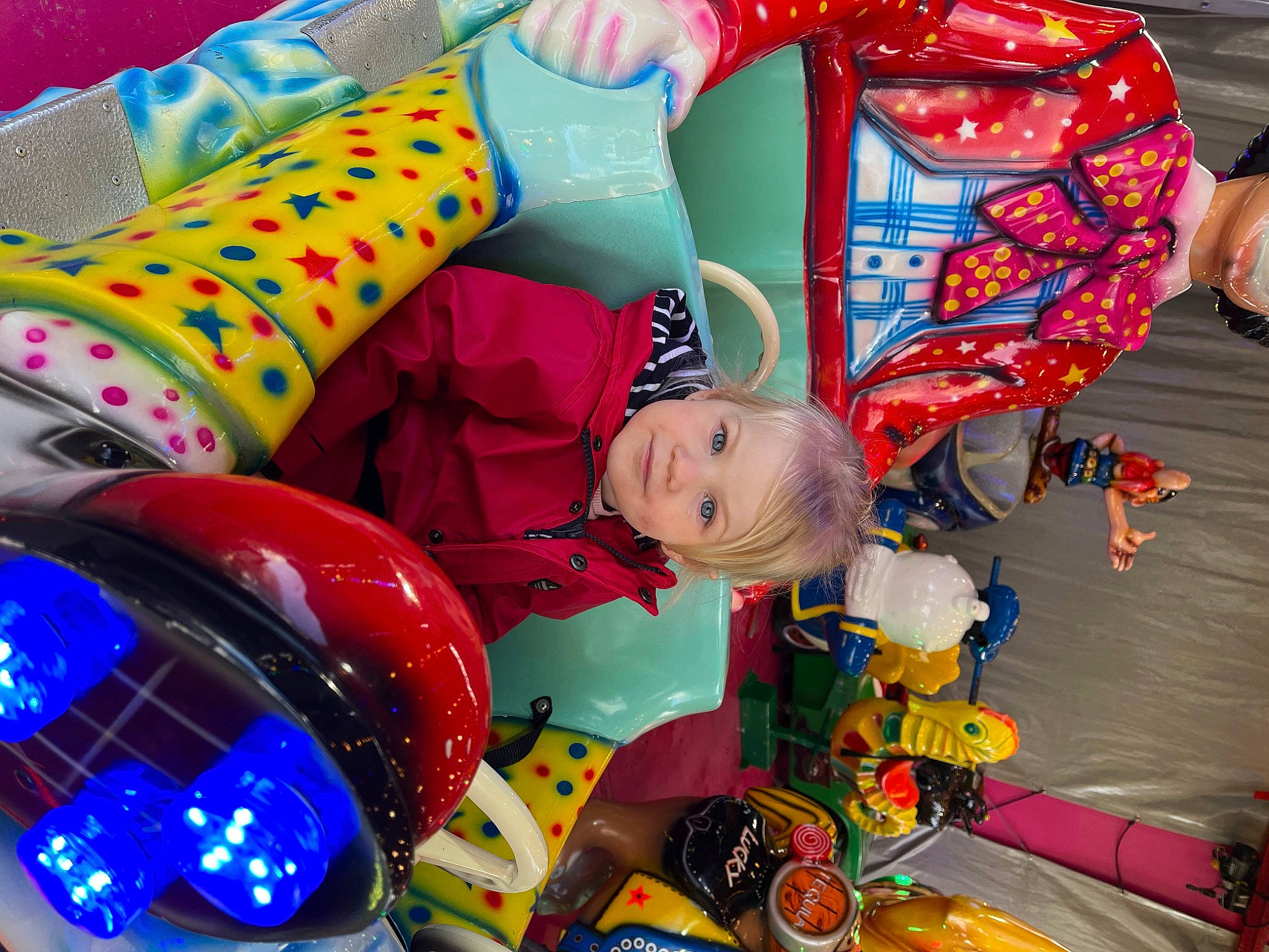 Elynne participe au concours pour gagner de l'argent avec cette photo : amusement_park, baby, baby_products, baby_toys, ball, balloon, child, event, fictional_character, fun, happy, leisure, magenta, party_supply, pattern, person, pink, play, recreation, toddler