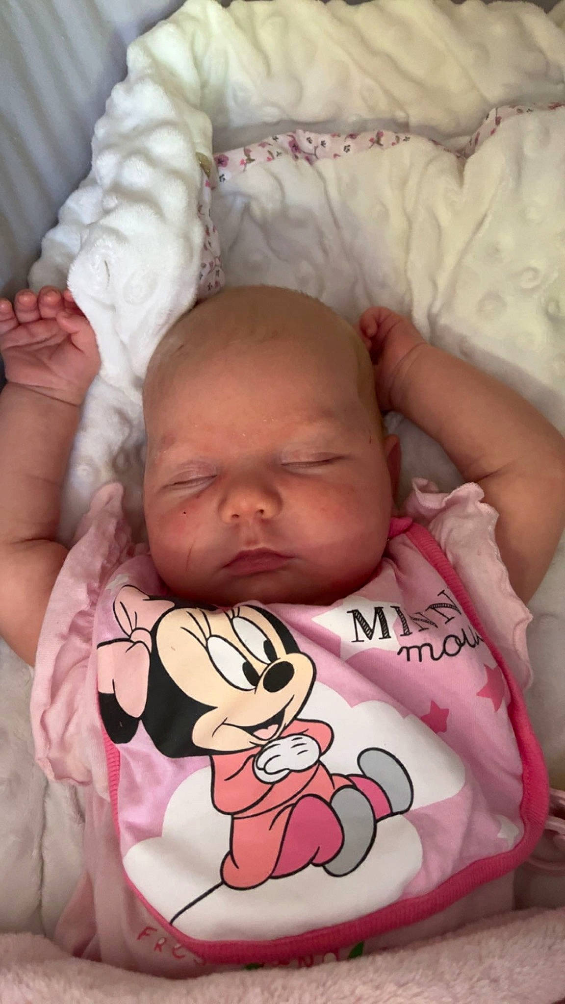 Calista participe au concours pour gagner de l'argent avec cette photo : arm, cheek, chin, comfort, eye, eyebrow, face, facial_expression, hair, hand, head, human, lip, mouth, muscle, nose, person, skin, stomach, vertebrate