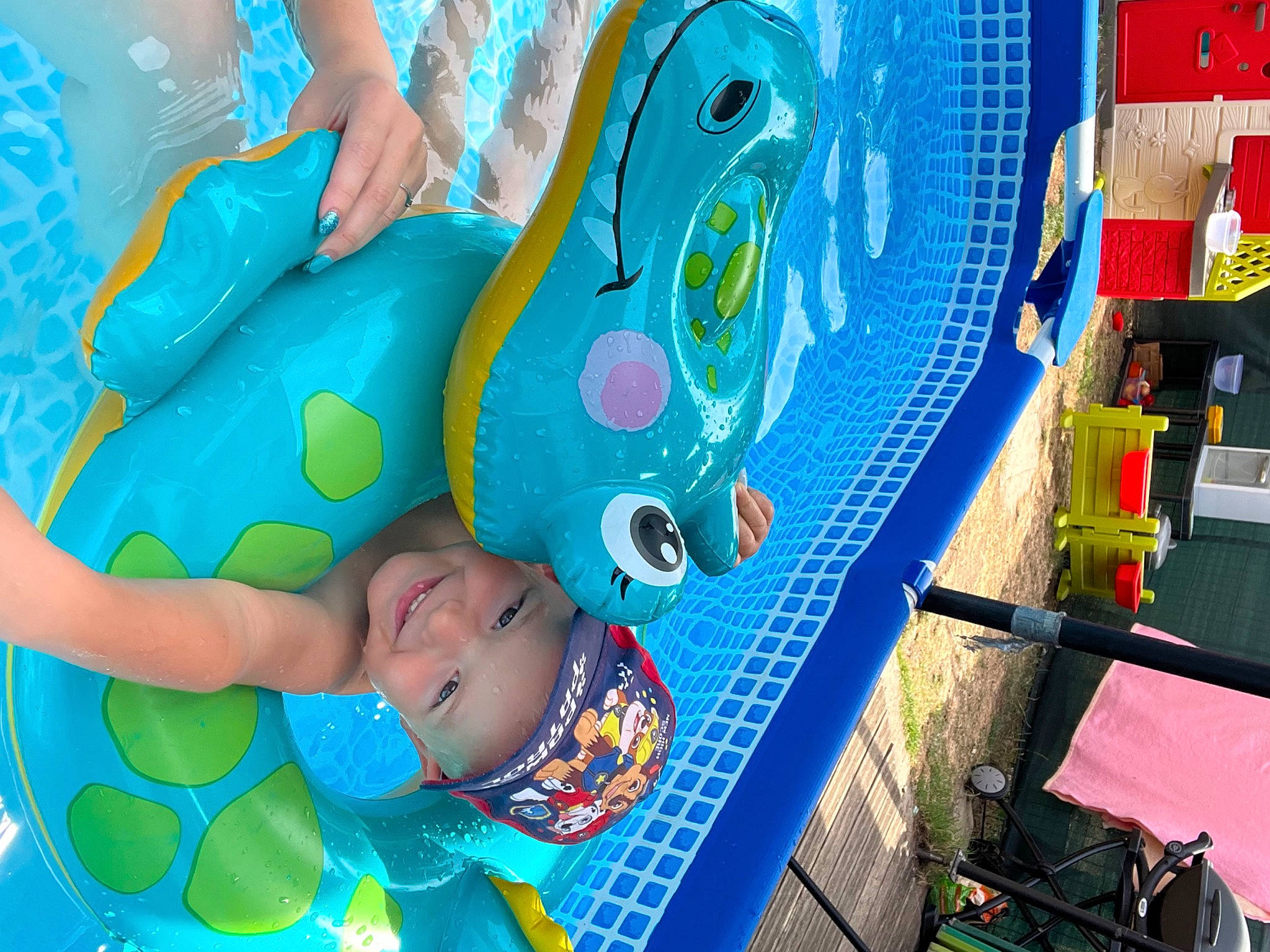 Lucas a rejoint le concours — aidez-le/la à gagner de superbes lots ! art, artist, azure, baby, baby_products, baby_toddler_clothing, blue, child, fun, green, happy, headwear, joy, leisure, mural, painting, pattern, person, play, recreation