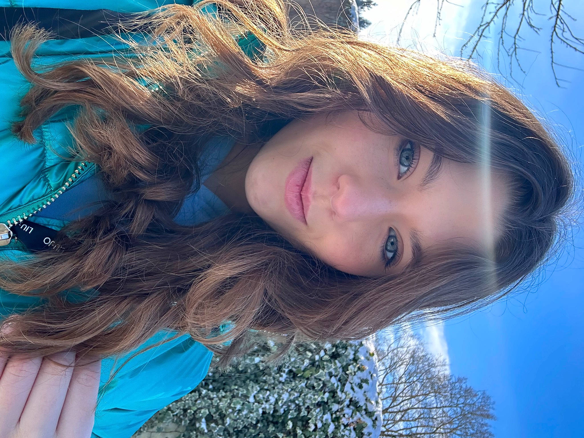 Louisa participe au concours pour gagner de l'argent avec cette photo : azure, blue, chin, eye, eyebrow, eyelash, flash_photography, hair, happy, iris, jaw, lip, mouth, nose, organ, people_in_nature, person, skin, sky, smile