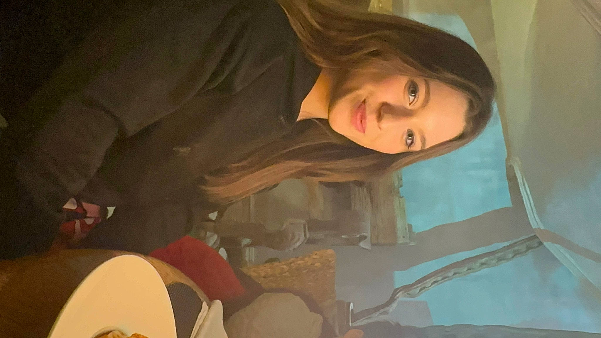 Louisa a rejoint le concours — aidez-le/la à gagner de superbes lots ! chair, cheek, child, comfort, elbow, eyebrow, eyelash, flash_photography, fun, fur, joy, long_hair, mouth, person, room, sitting, smile, tints_and_shades, vehicle_door, wood