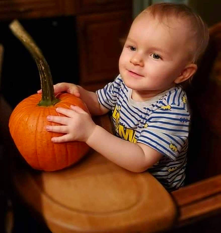 Braydon is registered to the contest to win money with this photo: arm, baby_toddler_clothing, calabaza, clothing, cucurbita, face, finger, gourd, hand, head, human_body, joy, natural_foods, organ, person, plant, pumpkin, smile, squash, toddler