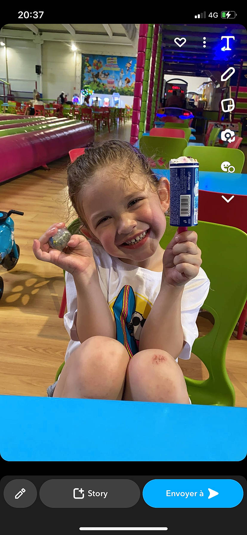 Kiana participe au concours pour gagner de l'argent avec cette photo : child, event, finger, flooring, foot, fun, happy, human_leg, joy, leisure, nonbuilding_structure, party, person, play, recreation, room, sitting, smile, swimwear, thigh