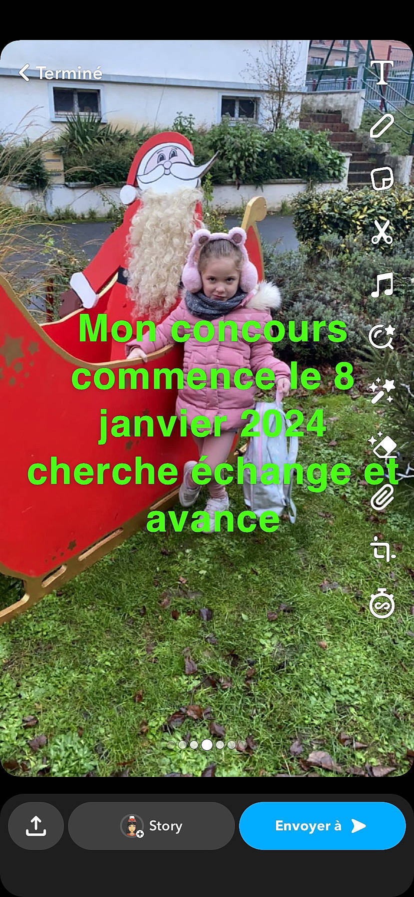 Kiana a rejoint le concours — aidez-le/la à gagner de superbes lots ! beard, botany, event, fictional_character, font, grass, groundcover, happy, hat, lawn_ornament, leaf, leisure, people_in_nature, person, plant, recreation, santa_claus, soil, terrestrial_plant, toddler