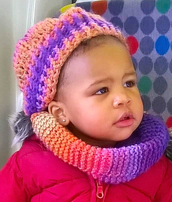 Reaganne a rejoint le concours — aidez-le/la à gagner de superbes lots ! cheek, chin, creative_arts, ear, electric_blue, eye, eyebrow, forehead, hair, headgear, iris, lip, magenta, neck, nose, outerwear, person, pink, purple, textile