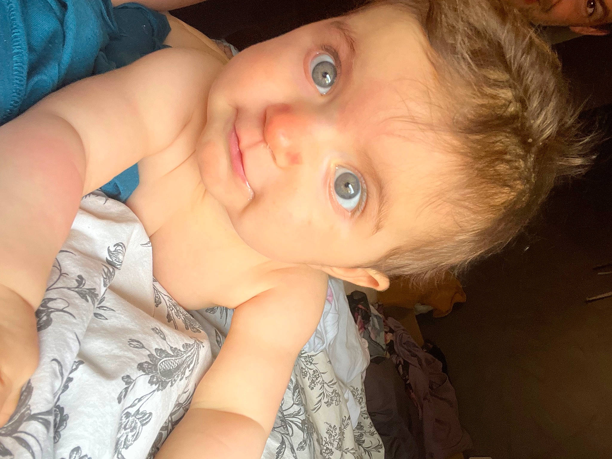 Chiara participe au concours pour gagner de l'argent avec cette photo : baby_toddler_clothing, blue, cheek, ear, eye, eyelash, facial_expression, flash_photography, forehead, gesture, happy, iris, lip, mouth, neck, nose, organ, person, skin, smile