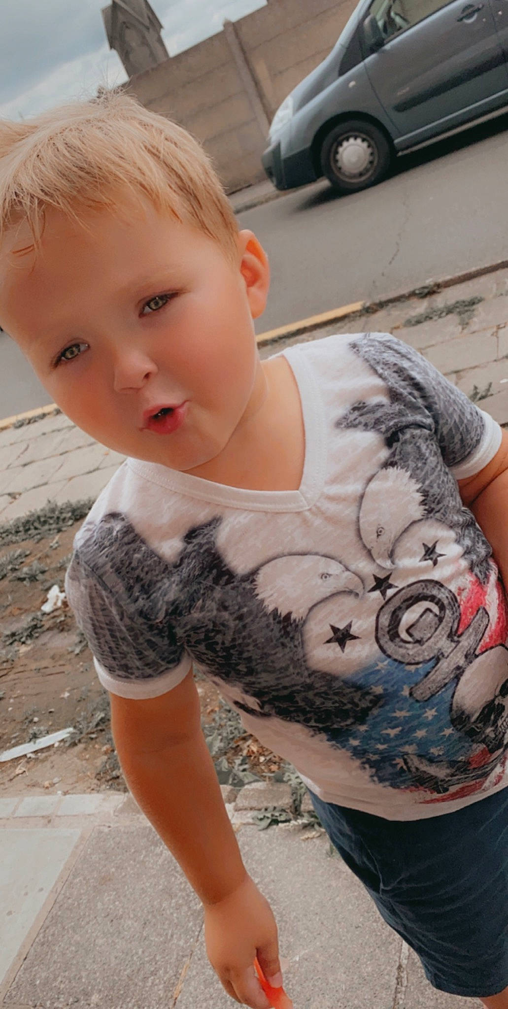 Rayan a rejoint le concours — aidez-le/la à gagner de superbes lots ! active_shirt, active_tank, alloy_wheel, automotive_tire, baby, baby_toddler_clothing, curious, ear, fender, hubcap, mammal, person, sand, sleeveless_shirt, synthetic_rubber, tattoo, temporary_tattoo, tire_care, toddler, tread