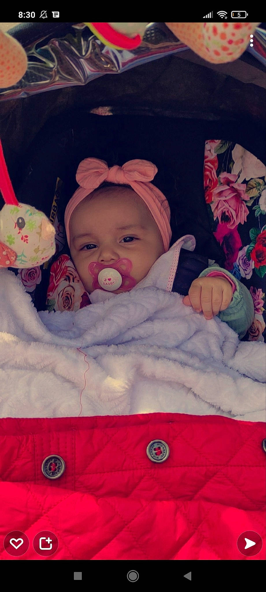 Safa participe au concours pour gagner de l'argent avec cette photo : baby, baby_products, baby_sleeping, baby_toddler_clothing, beauty, cap, cheek, child, comfort, eye, headwear, human_body, iris, linens, mammal, person, pink, red, skin, textile