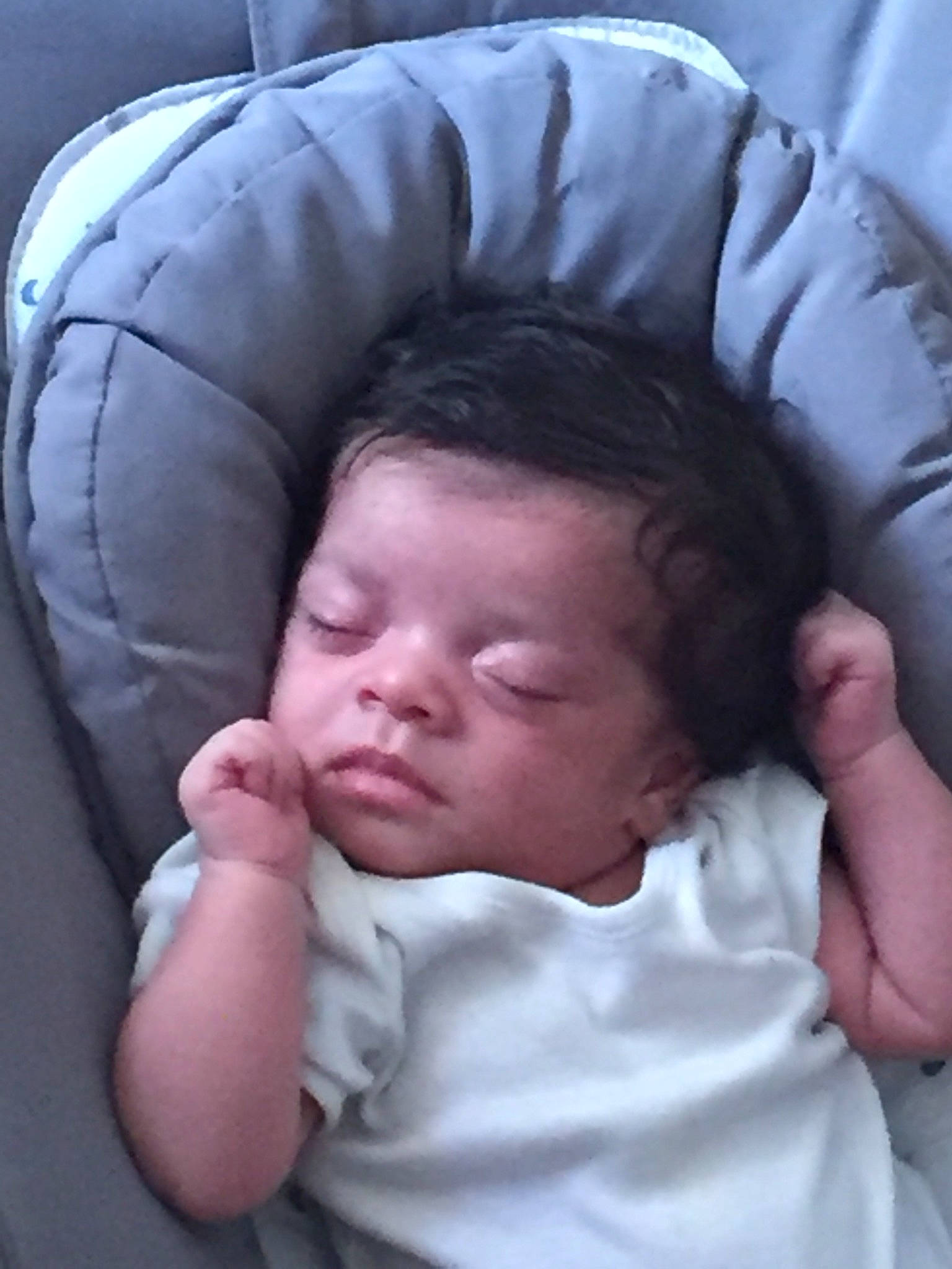 Leila participe au concours pour gagner de l'argent avec cette photo : baby, baby_toddler_clothing, cheek, child, chin, comfort, eye, eyebrow, eyelash, finger, flesh, gesture, hair, lip, mouth, nose, person, skin, sleeve, thumb