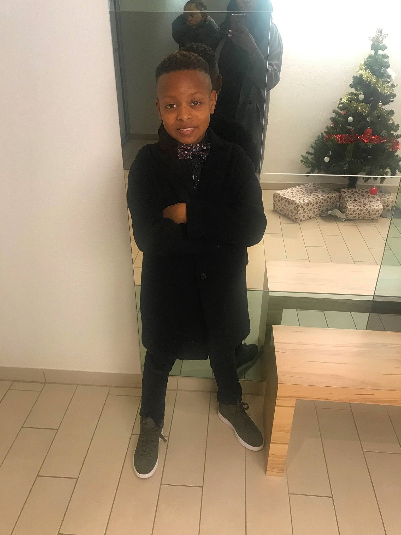 Devon a rejoint le concours — aidez-le/la à gagner de superbes lots ! child, floor, head, joy, leg, outerwear, person, photography, selfie, standing, toddler, wetsuit