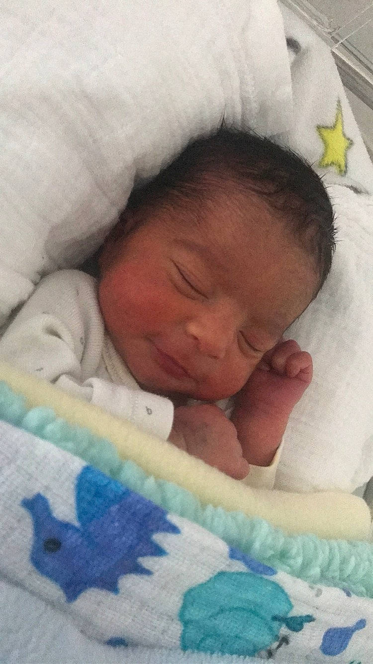 Maysonn participe au concours pour gagner de l'argent avec cette photo : baby, baby_products, baby_sleeping, baby_toddler_clothing, bedtime, cheek, child, close_up, comfort, face, iris, linens, mouth, nose, person, product, room, skin, textile, toddler