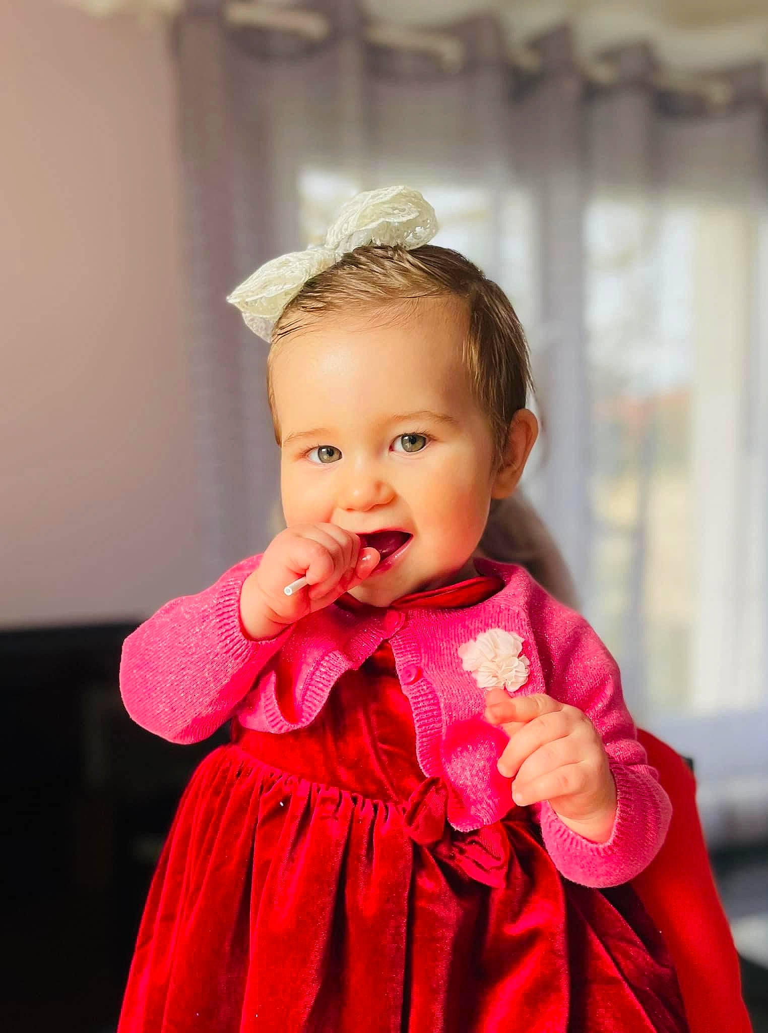 Diane participe au concours pour gagner de l'argent avec cette photo : baby, baby_toddler_clothing, cheek, day_dress, dress, eye, face, flash_photography, formal_wear, gesture, happy, human_body, iris, lip, one_piece_garment, person, pink, skin, sleeve, smile